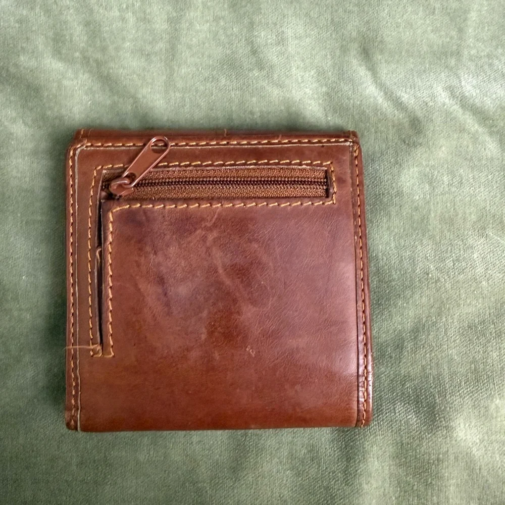 Fossil Brown Bifold Leather Wallet with Zipped Coin Slot on Backside